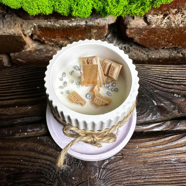 Świeca sojowa "Milk chocolate" w gipsowym kubku