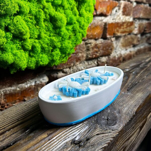 Świeca sojowa "Niebieskie kwiaty" w gipsowej formie