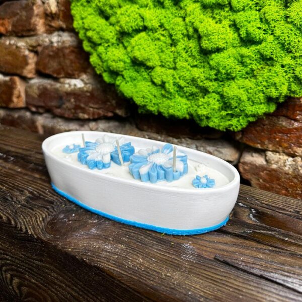 Świeca sojowa "Niebieskie kwiaty" w gipsowej formie