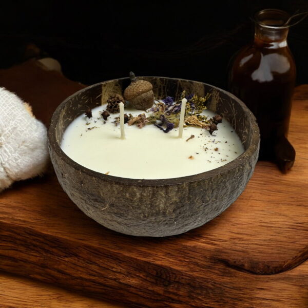 swieca-sojowa-w-kokosie-zapachowa-miod-4.jpg Świeca sojowa w kokosie zapachowa POWIEW JESIENI miodowa 250 ml