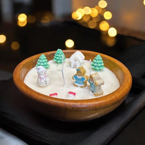 Świeca sojowa ozdobna WIOSKA PIERKNIKÓW w drewnianej misie